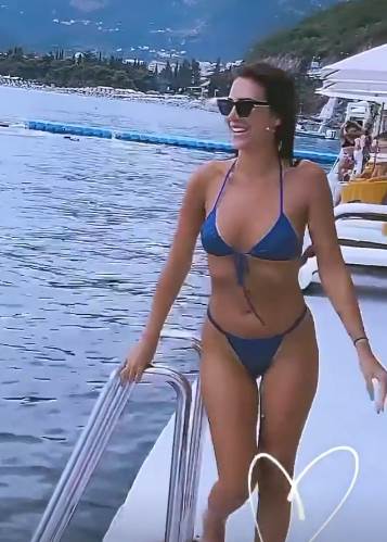 Anastasija Ražnatović u kupaćem