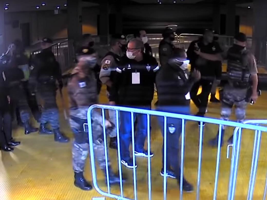 Tuča policije i igrača Boke juniors