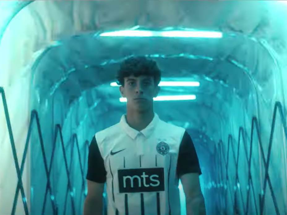 Partizan novi dres crno beli Nemanja Jović video