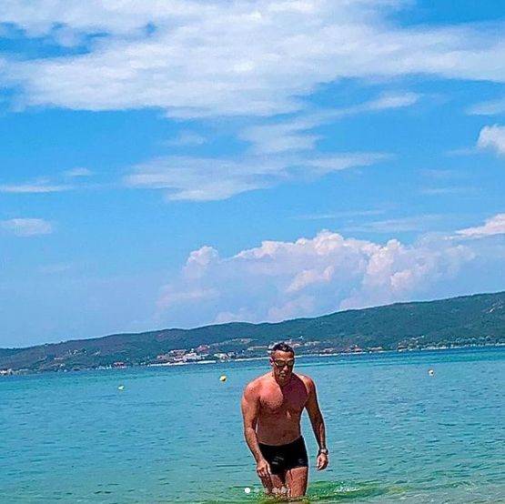 Slavko Beleslin se skinuo i pokazao mišiće