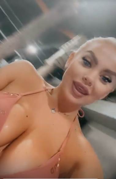 Sanja Stanković snimala silikone u kupaćem