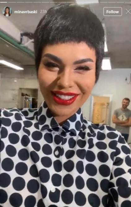 Mina Vrbaški objavila sliku sa plavom perikom 