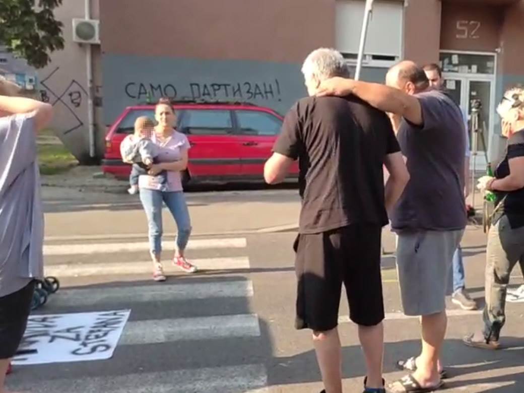 Protest na Karaburmi zbog smrti dečaka