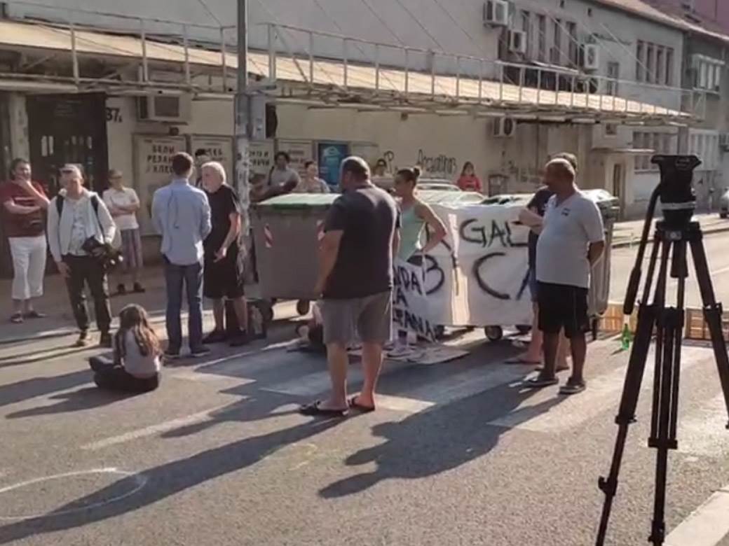 Protest na Karaburmi zbog smrti dečaka