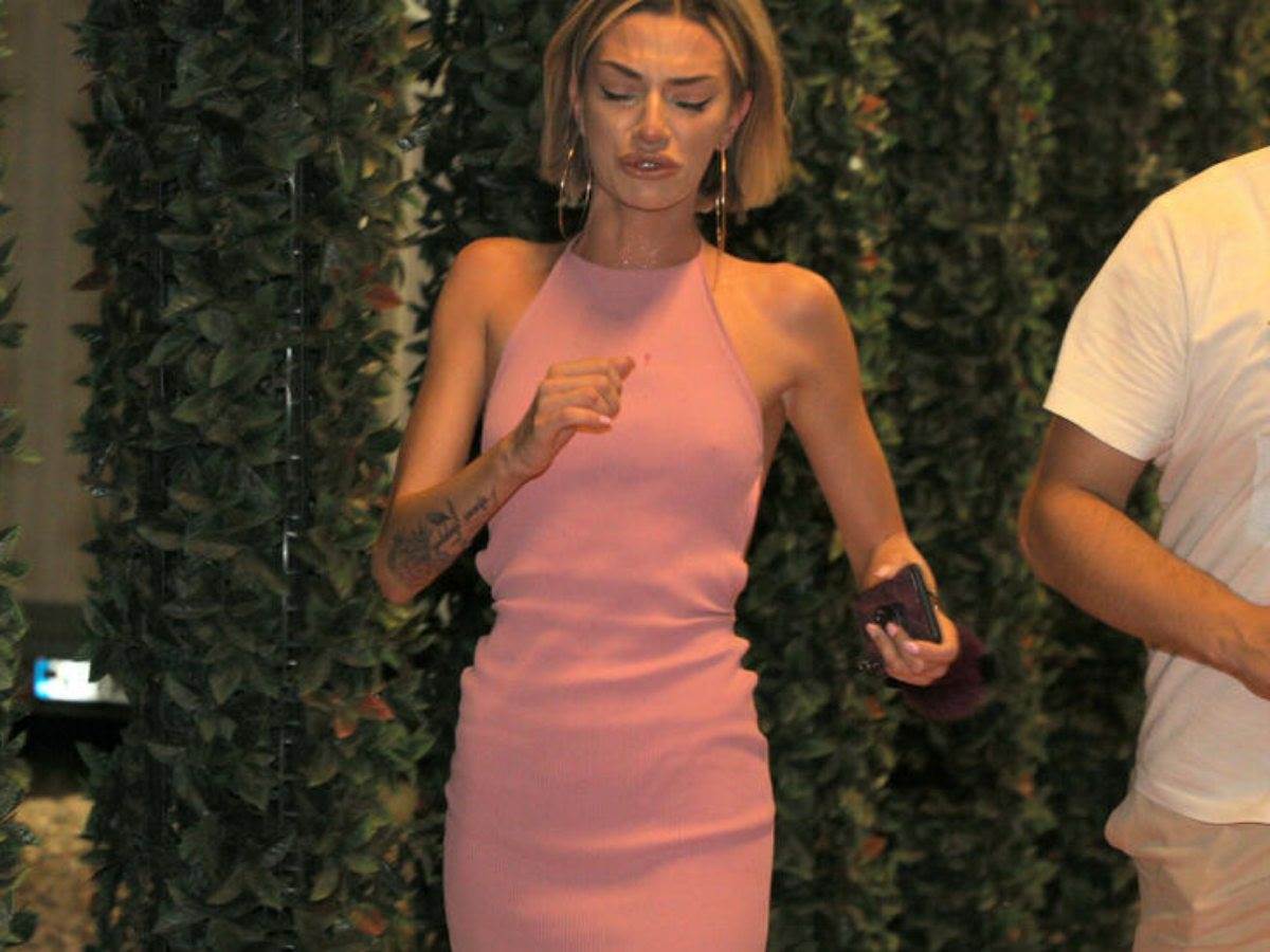 Tara Simov trudna pokazala partnera