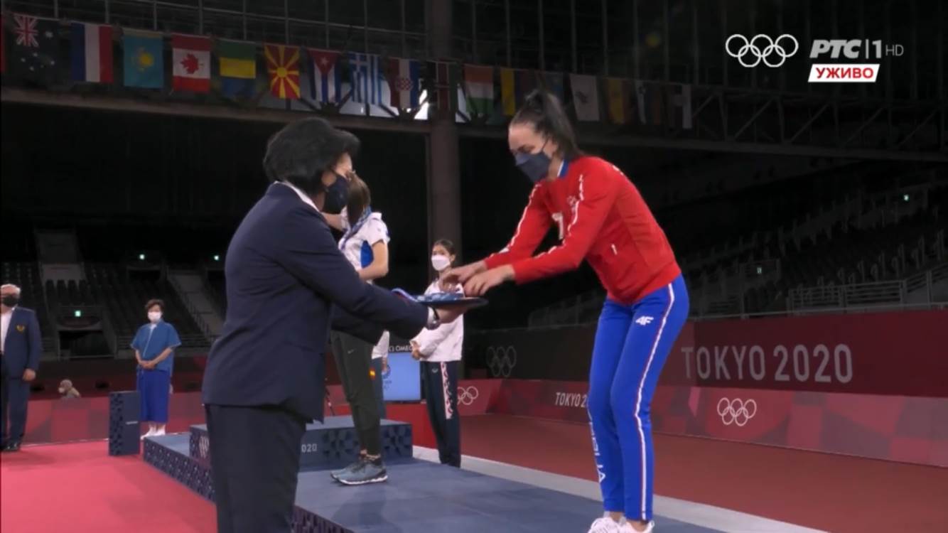 Tijana Bogdanović na dodeli medalja