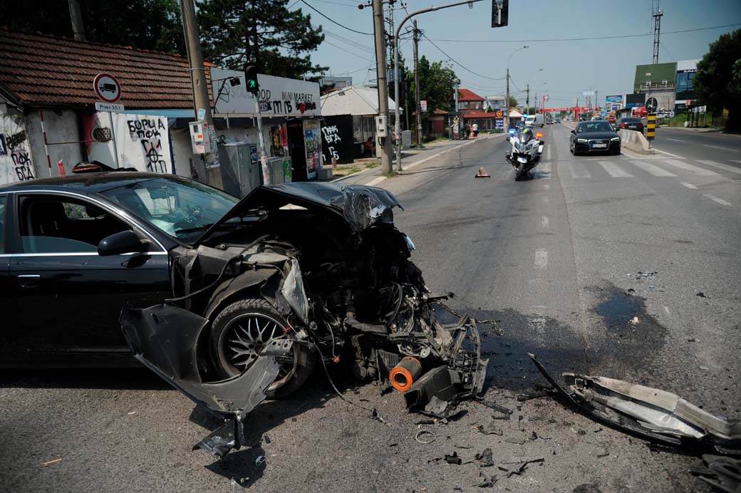 Kamion udario auto na Zrenjaninskom putu