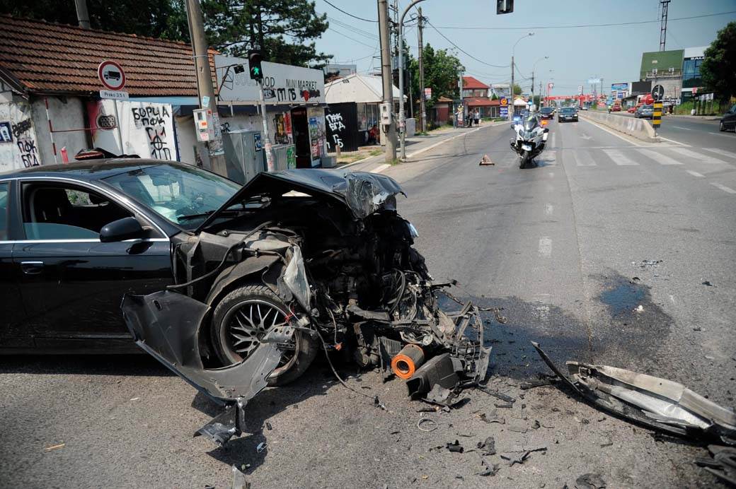 Kamion udario auto na Zrenjaninskom putu