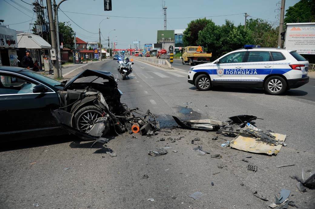 Kamion udario auto na Zrenjaninskom putu