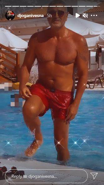 Đole Đogani na bazenu pokazao mišiće