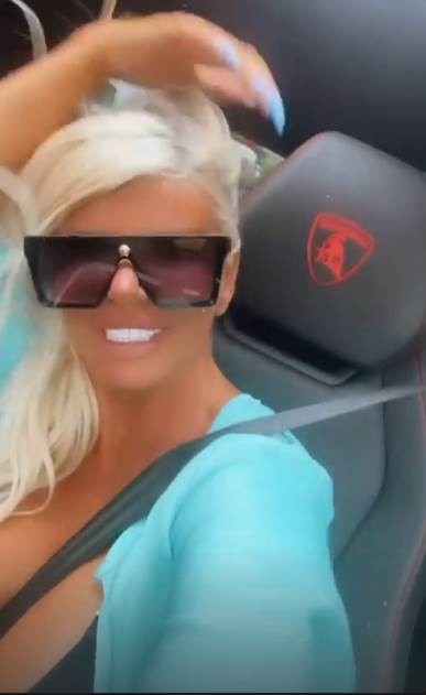 Dara Bubamara u kupaćem u lamborginiju