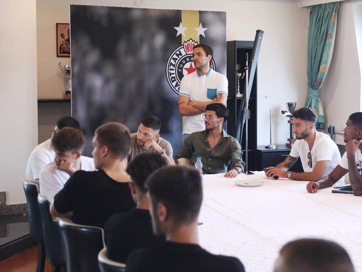 Vladimir Stojković zaplakao na odlasku iz Partizana