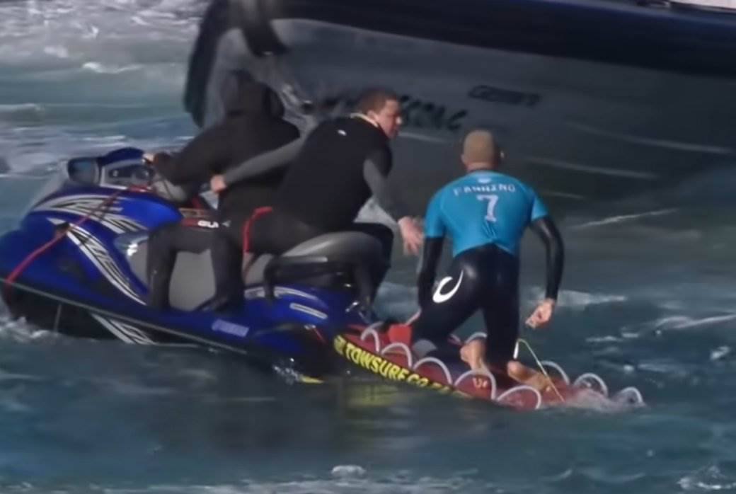 Ajkula napala surfera Mika Feninga