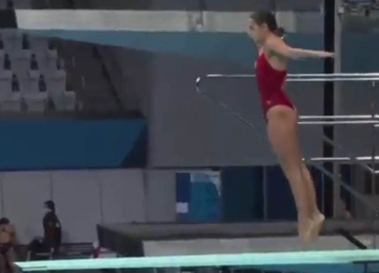 Pamela Vare, Antraxa Čavez, skakanje u vodu (2)