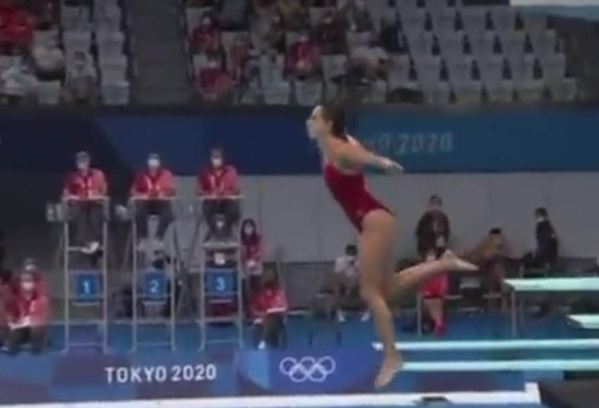 Pamela Vare, Antraxa Čavez, skakanje u vodu (5)