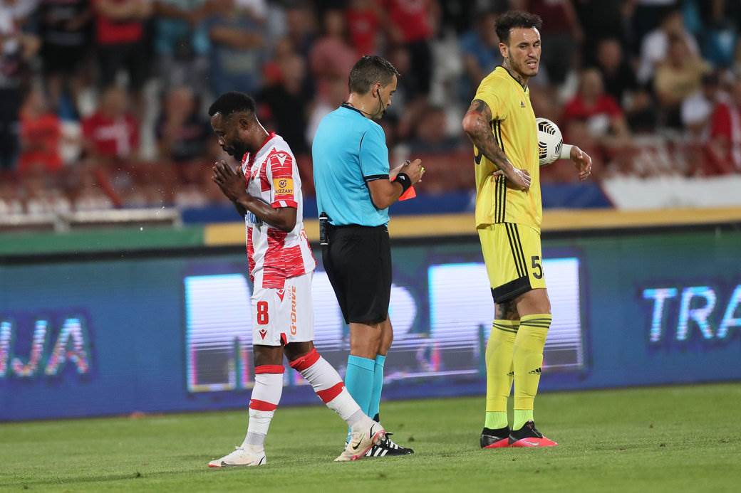 Gelor Kanga crveni karton na meču Zvezde u Ligi šampiona