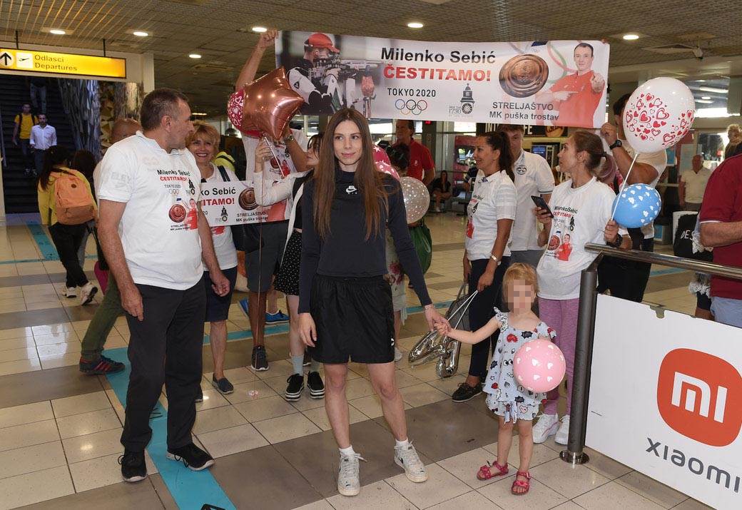 Milenko Sebić, Docek na Aerodromu, KZN (4)