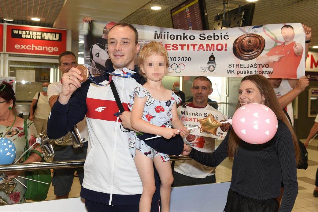 Milenko Sebić, Docek na Aerodromu, KZN (8)