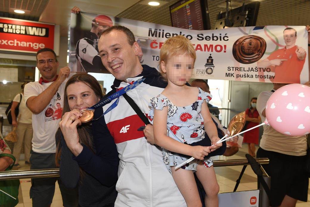 Milenko Sebić, Docek na Aerodromu, KZN (9)