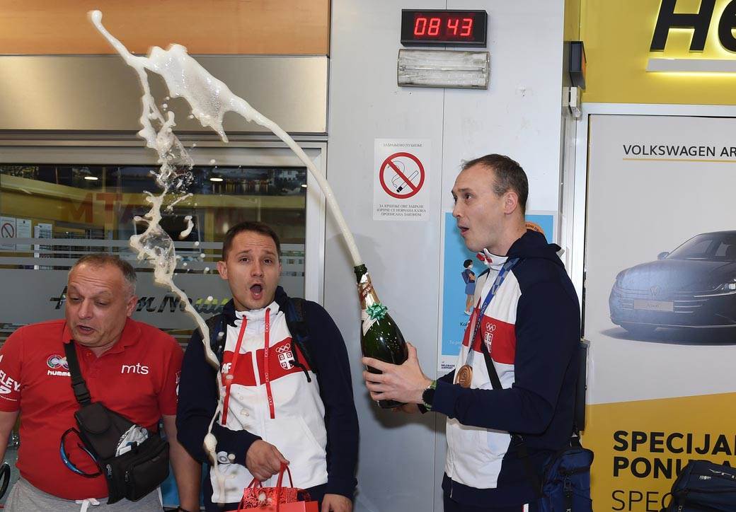 Milenko Sebić, Docek na Aerodromu, KZN (10)