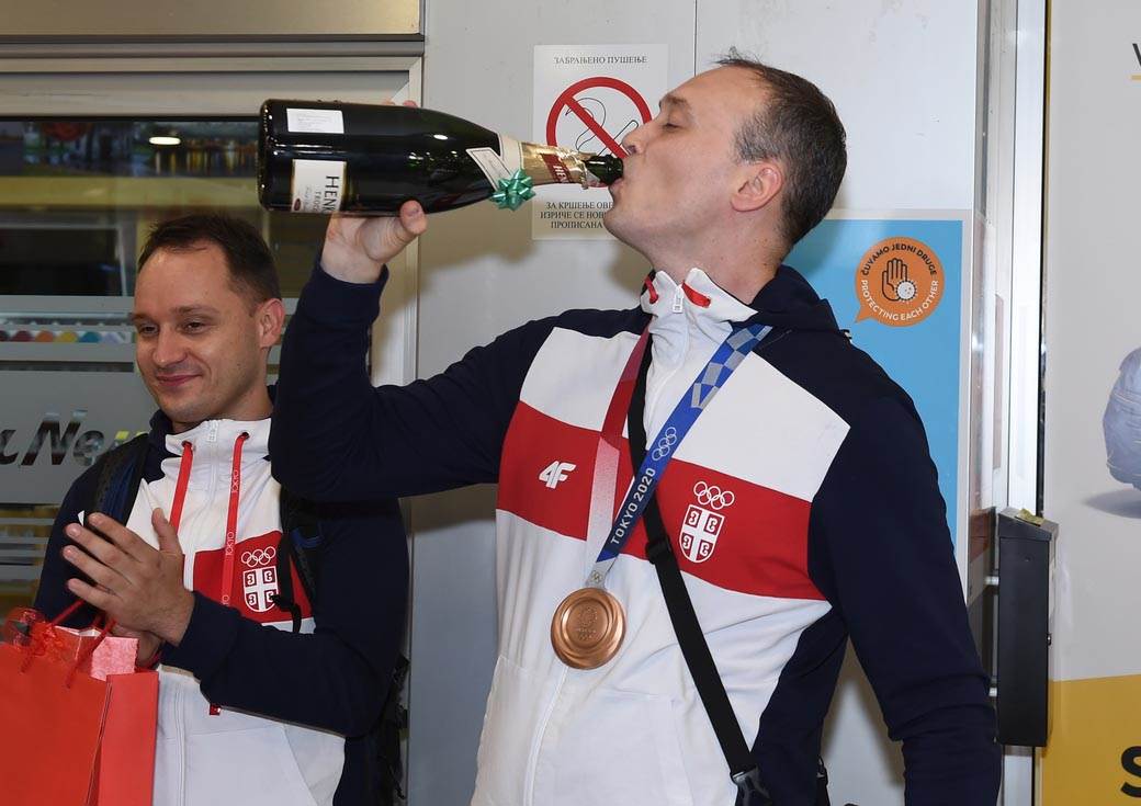 Milenko Sebić, Docek na Aerodromu, KZN (11)