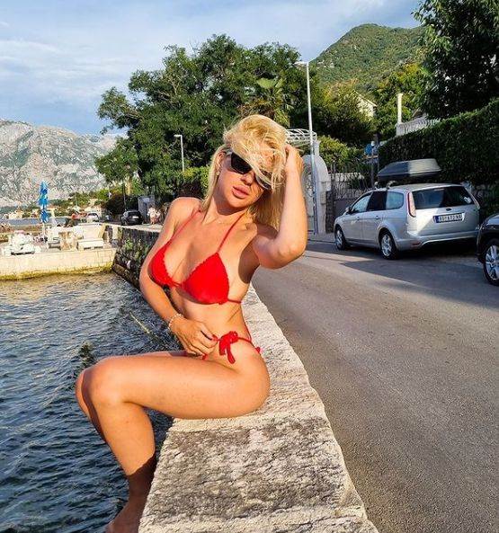 Jovana Jeremić slikala donji deo kupaćeg