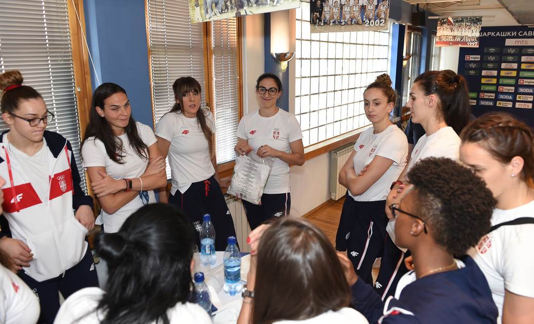 Košarkašice doček (9)