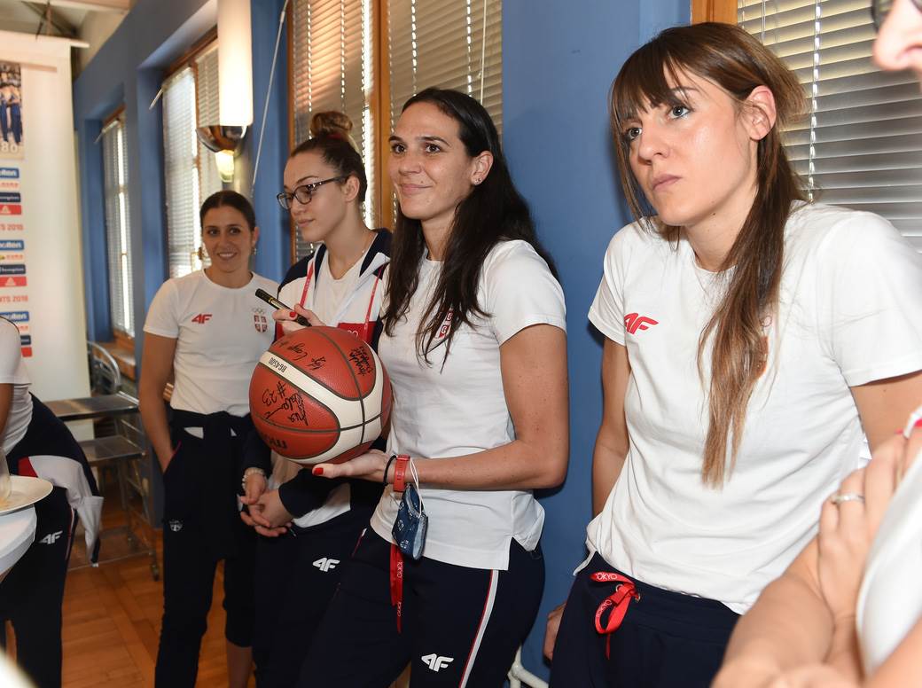 Košarkašice doček (12)