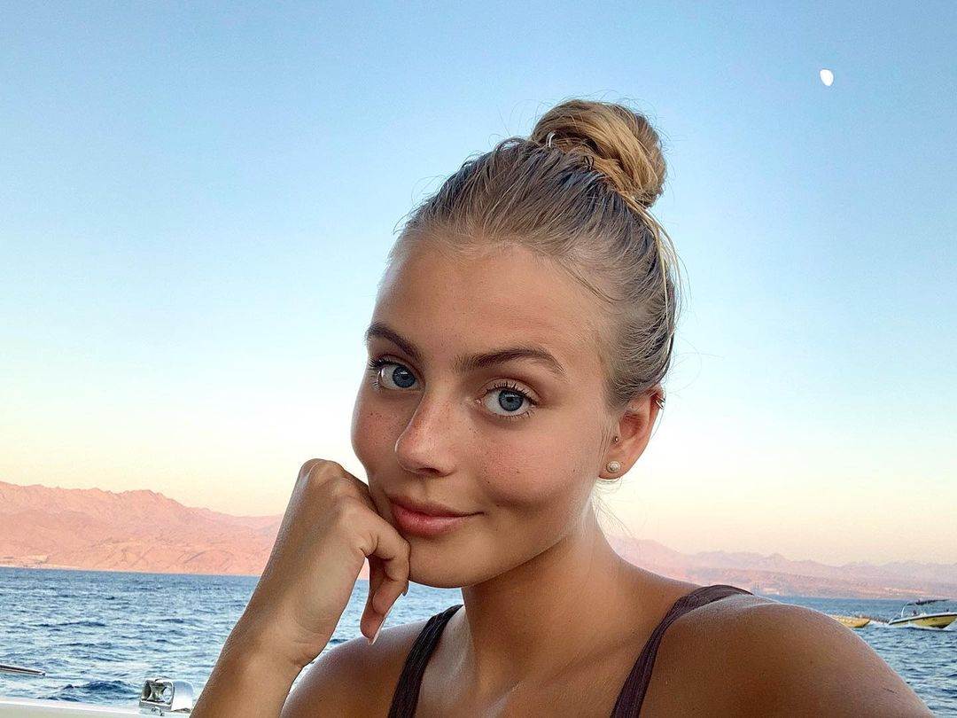 Tibo Kurtoa nova devojka Mišel Gerzig seks skandal skinuo devojku Kevina de Brujnea