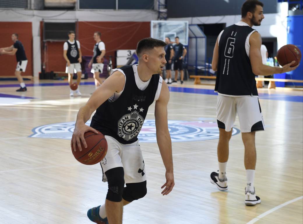 PARTIZAN utakmica (5)