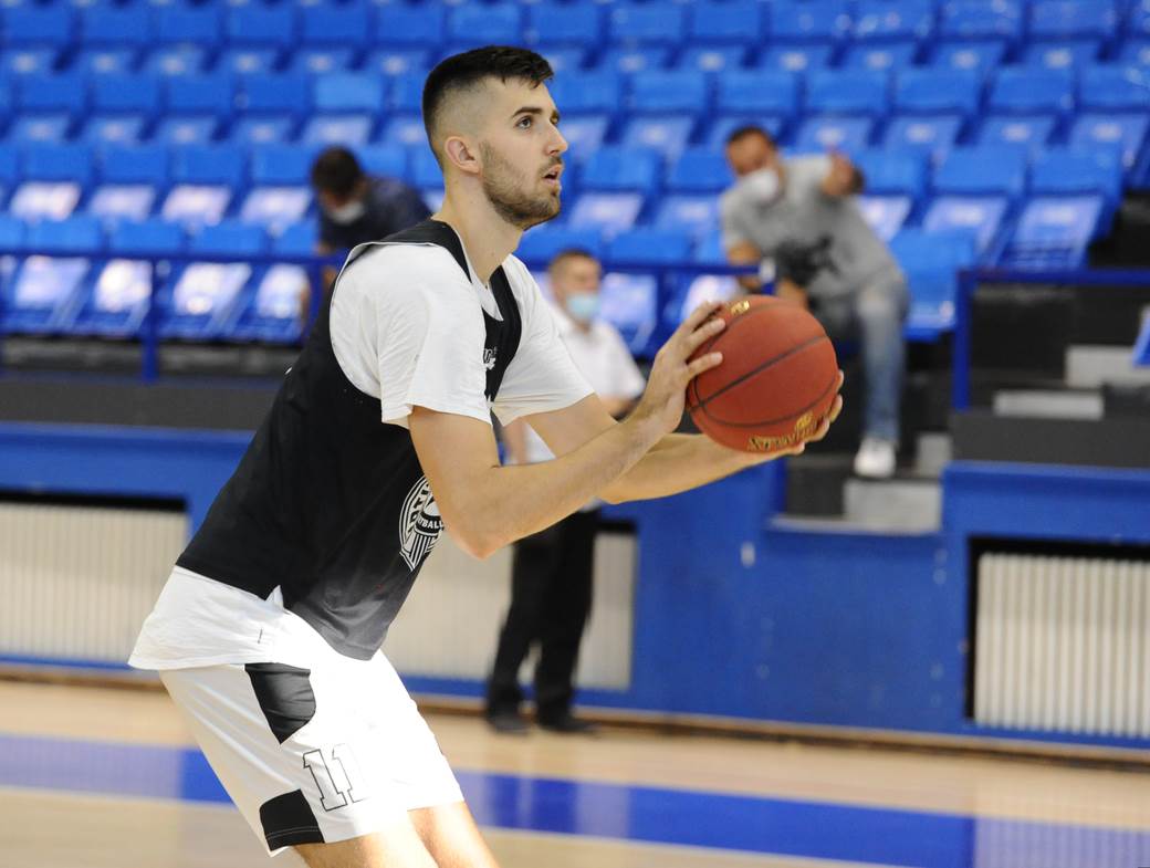 PARTIZAN utakmica (16)