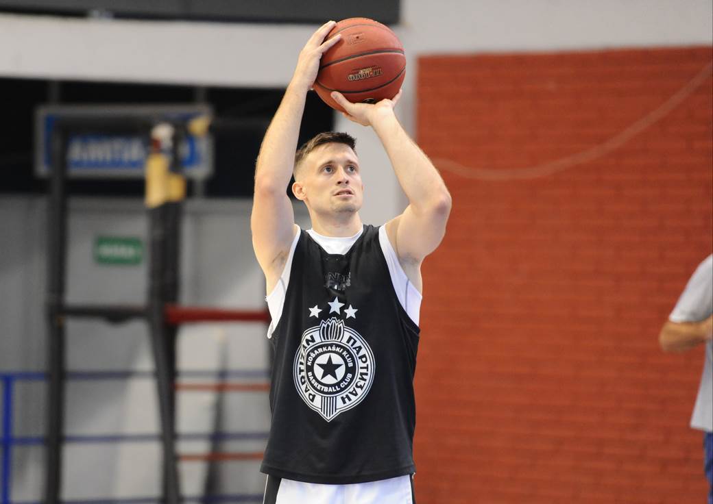PARTIZAN utakmica (18)
