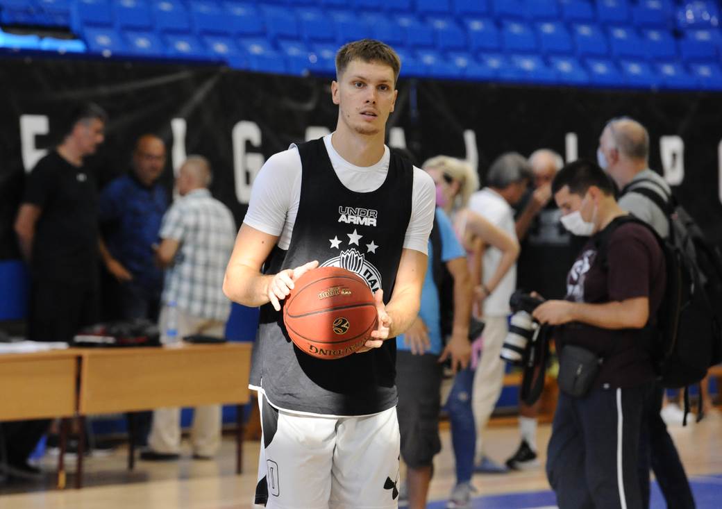 PARTIZAN utakmica (20)