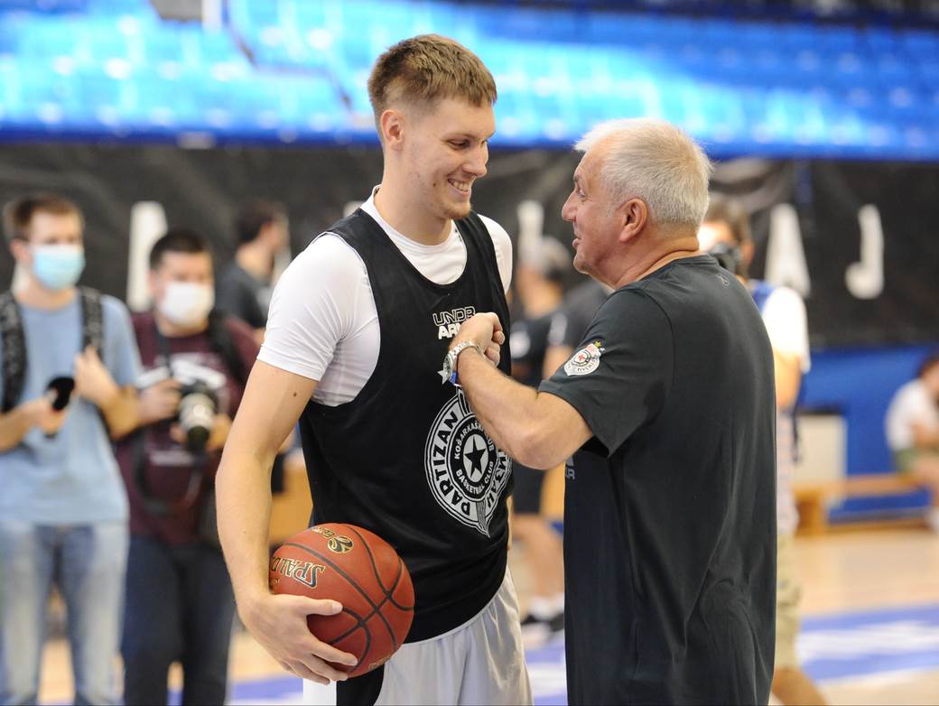 PARTIZAN utakmica (26)