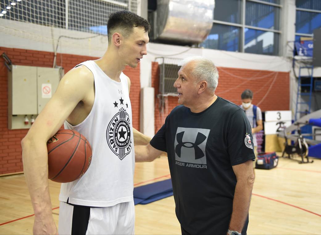 PARTIZAN utakmica (1)