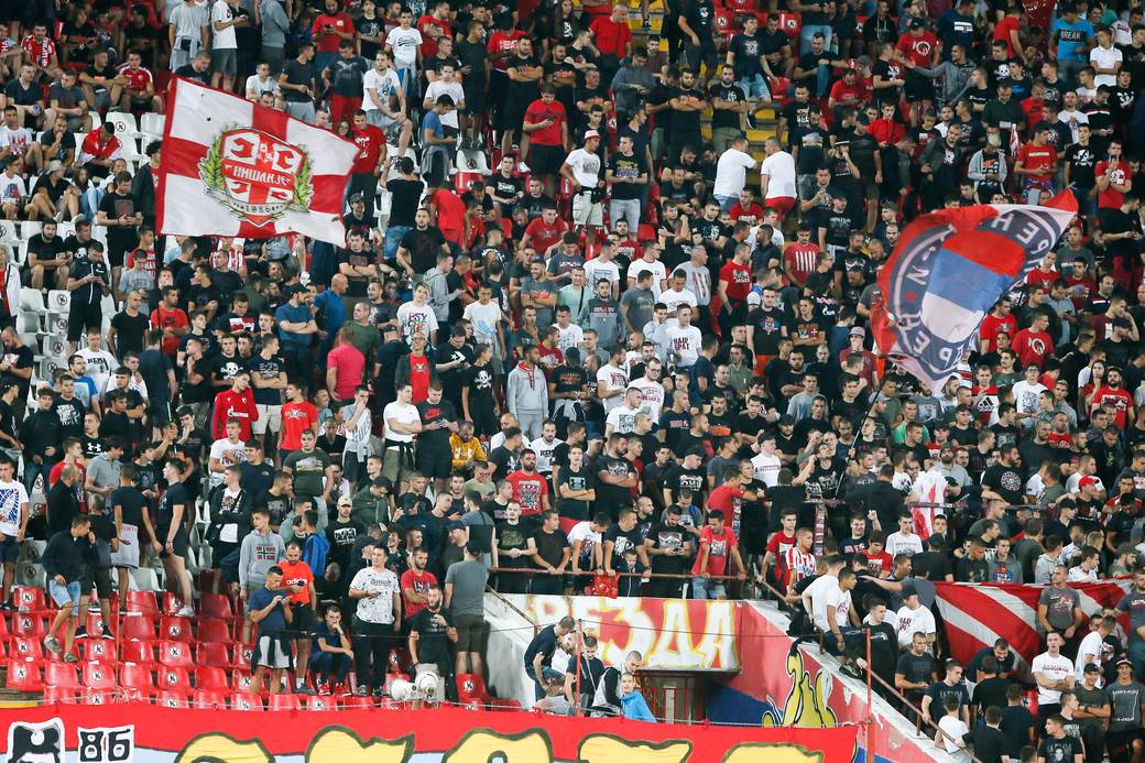 Crvena Zvezda  Kluž (4)