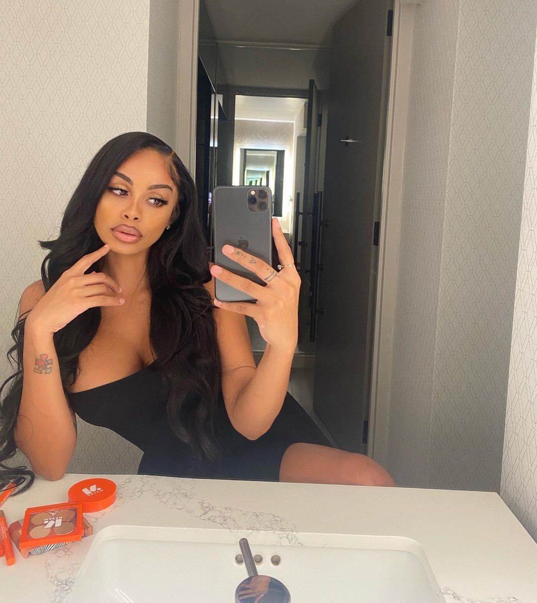 LaMelo Bol ima 13 godina stariju devojku Analisiju Čavez