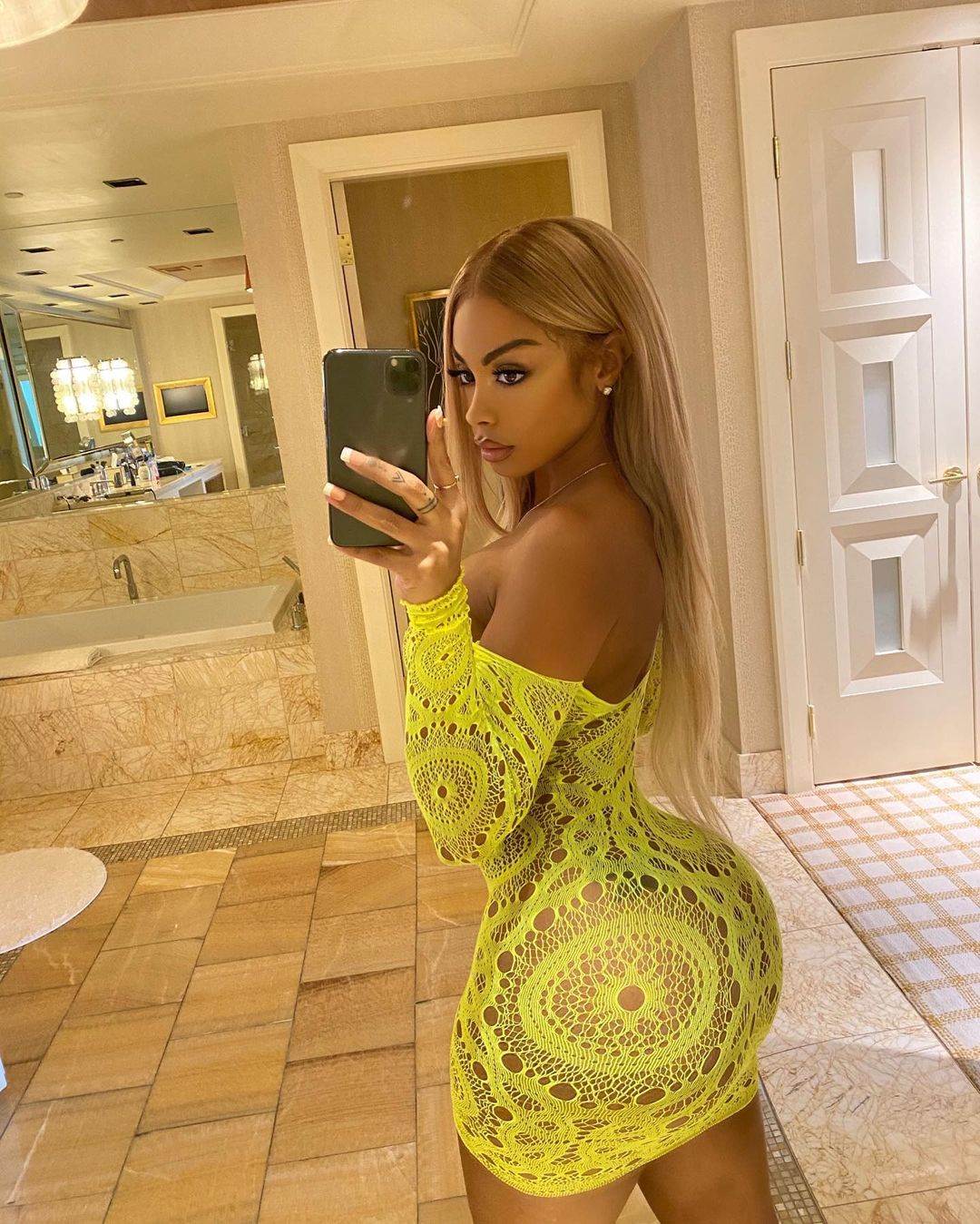 LaMelo Bol ima 13 godina stariju devojku Analisiju Čavez