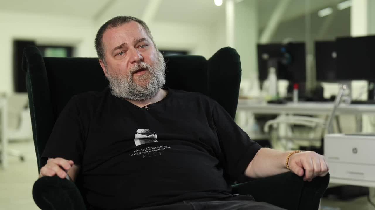 Nikola Pejaković o ruci i vršnjacima