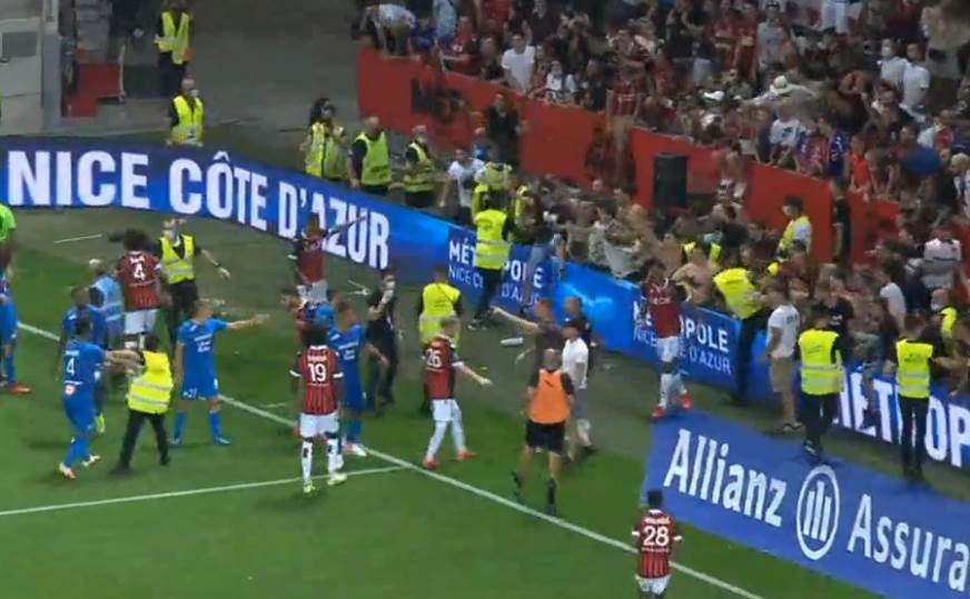 Haos na utakmici Nica Olimpik Marsej član stručnog štaba nokautirao navijača