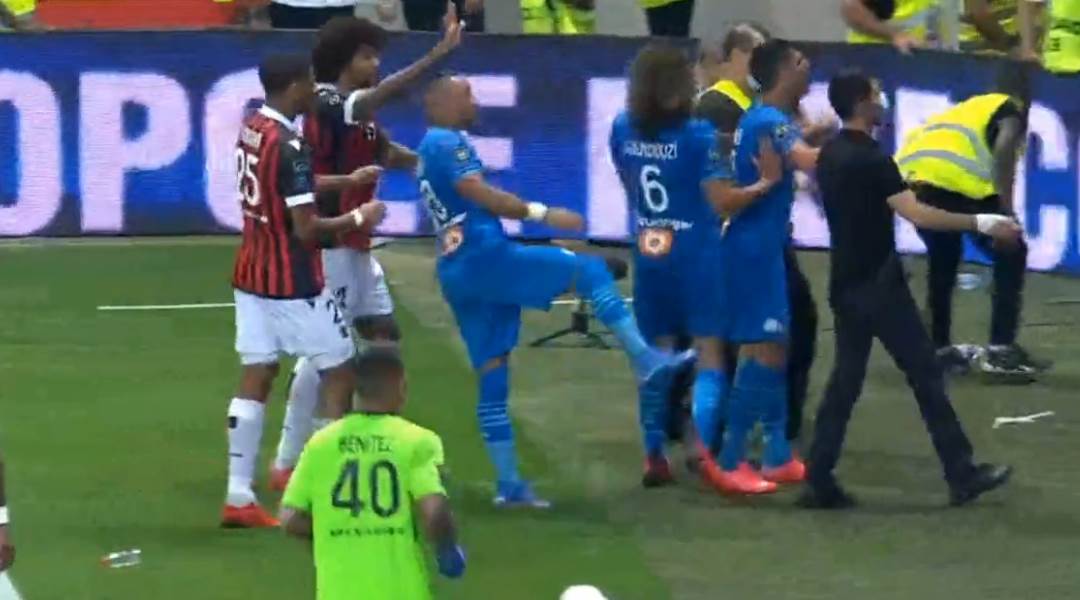 Haos na utakmici Nica Olimpik Marsej član stručnog štaba nokautirao navijača