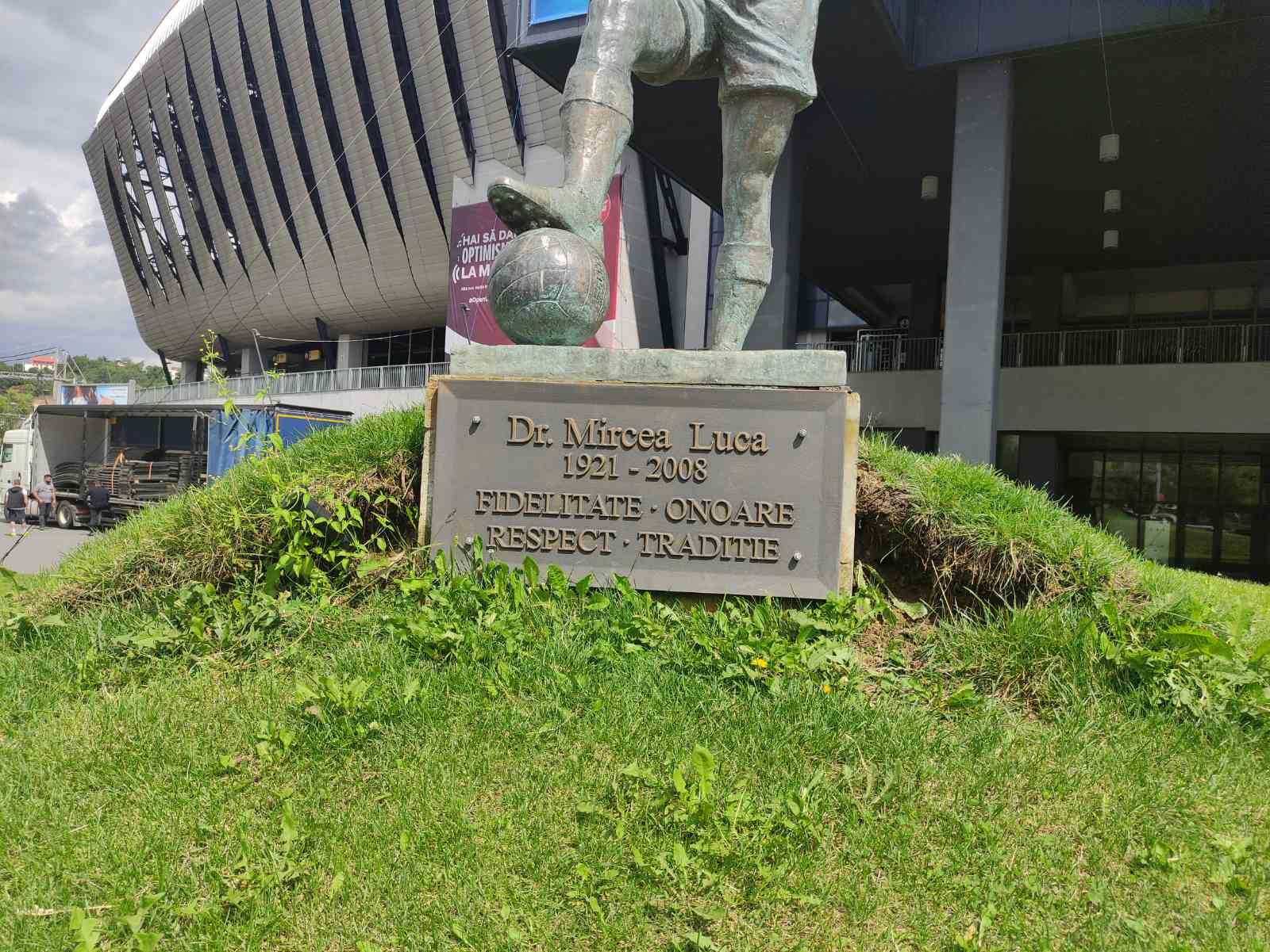 Crvena zvezda Kluž Stadioni u Klužu Univerzitatea Kluž Arena i doktor Konstantin Radulesku