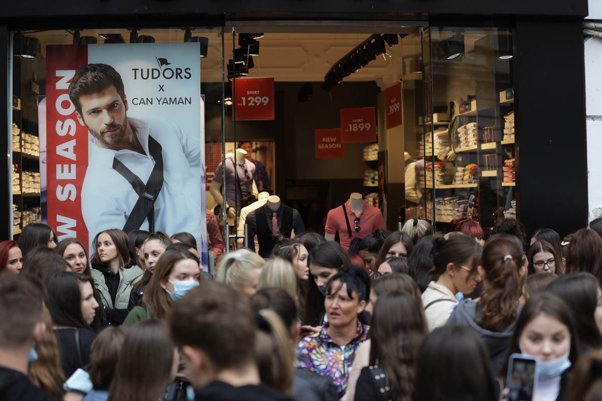 Džan Jaman u Beogradu slika sa unukom Predraga Živkovića Tozovca