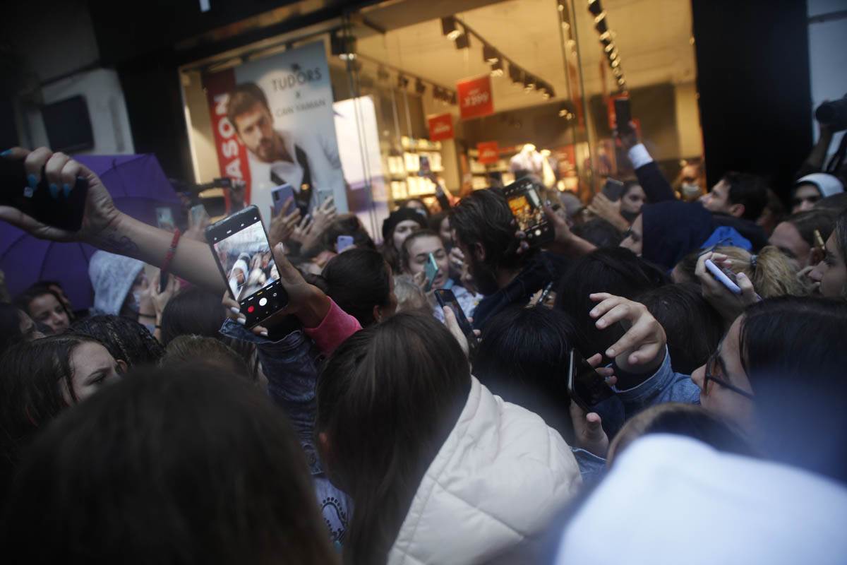 Džan Jaman u Beogradu slika sa unukom Predraga Živkovića Tozovca