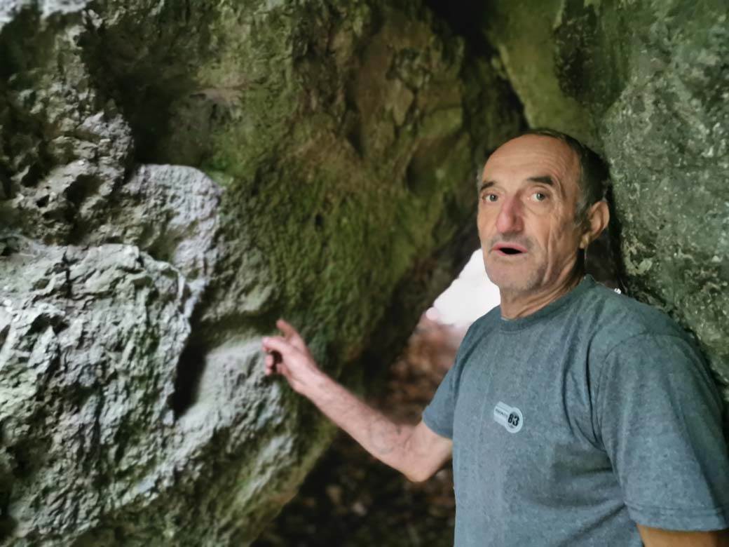 blago nemanjića, zmija, Zmija čuva blago Nemanjića na planini Ostrici, planina ostrica (5)