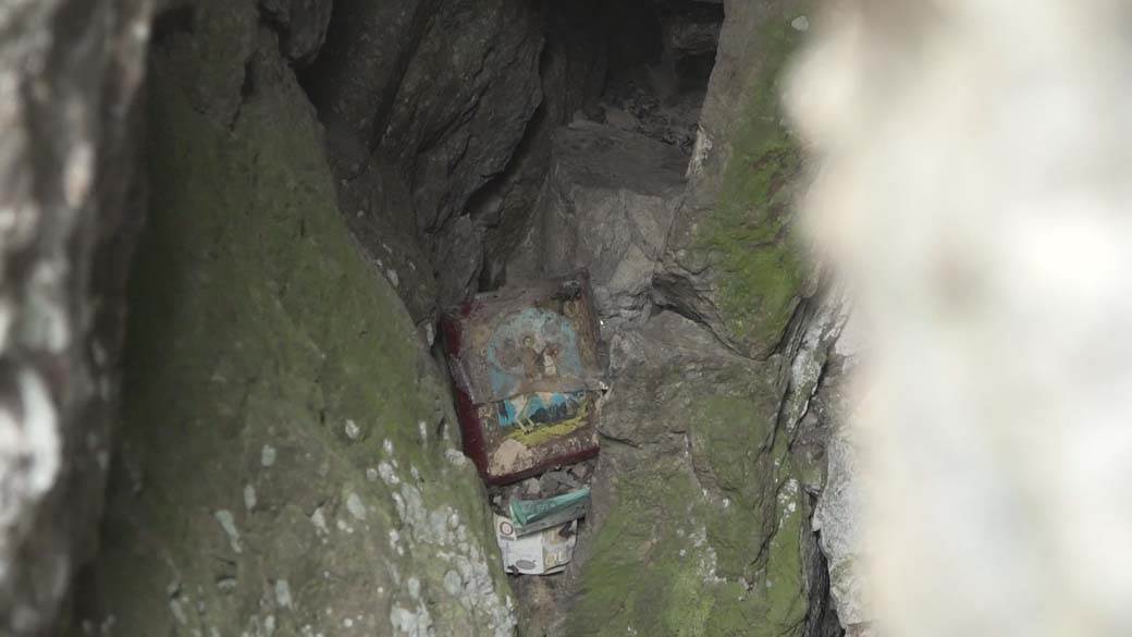 blago nemanjića, zmija, Zmija čuva blago Nemanjića na planini Ostrici, planina ostrica (8)