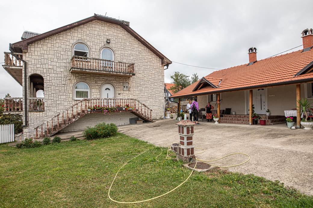 Gastarbajtersko selo kod Šapca, u kućama Luj Viton i Versaće