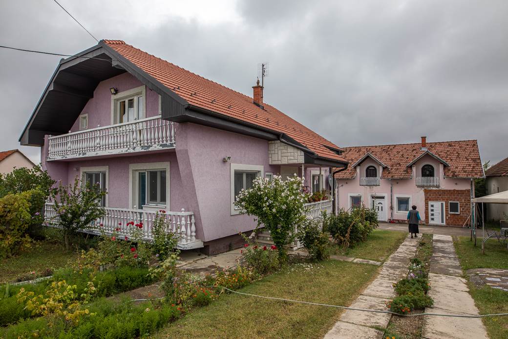 Gastarbajtersko selo kod Šapca, u kućama Luj Viton i Versaće