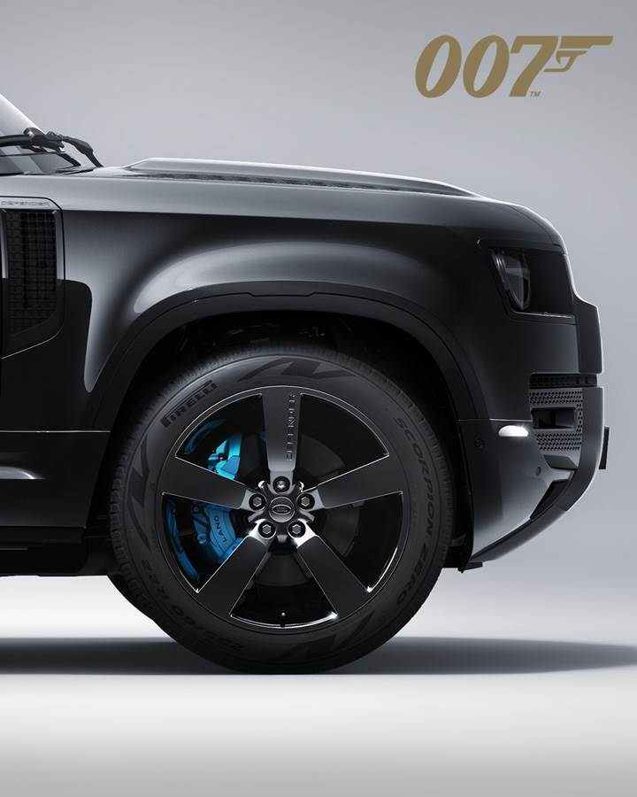 LAND ROVER DEFENDER V8 BOND EDITION (1)