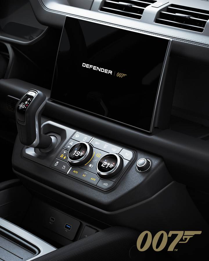 LAND ROVER DEFENDER V8 BOND EDITION (4)